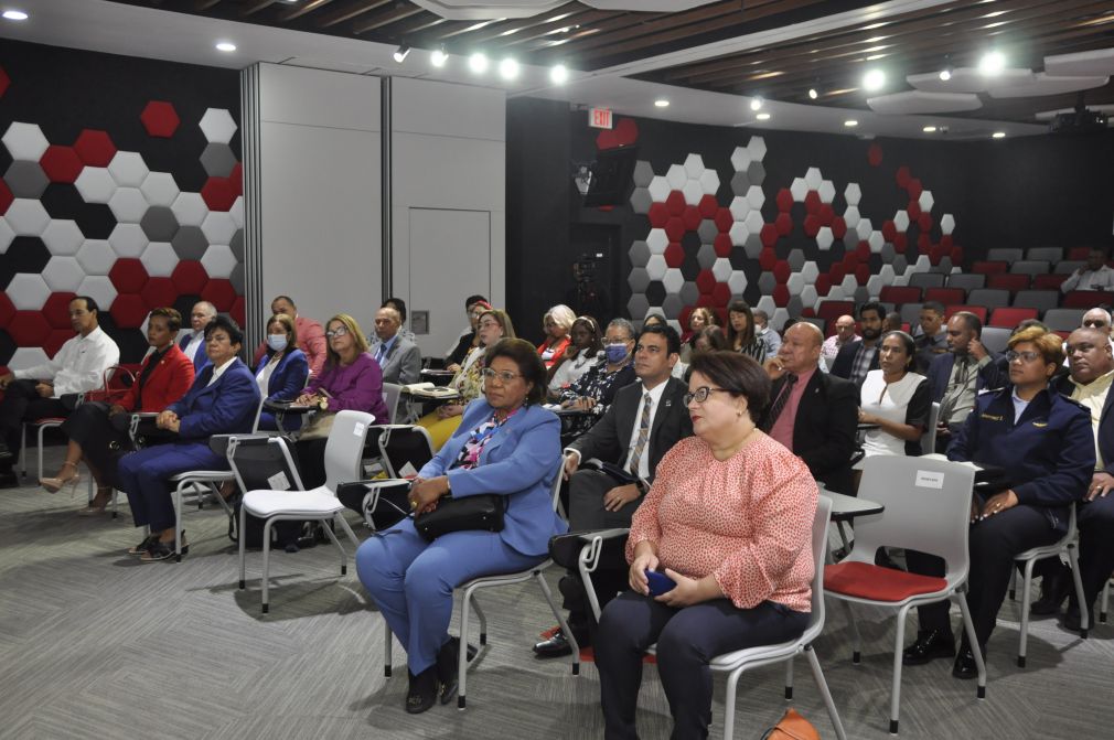 La introducción de la conferencia de Custodia Lora fue hecha por el rector del Intec, Julio Sánchez Mariñez, quien resaltó las cualidades profesionales de la conferencista de origen dominicano.