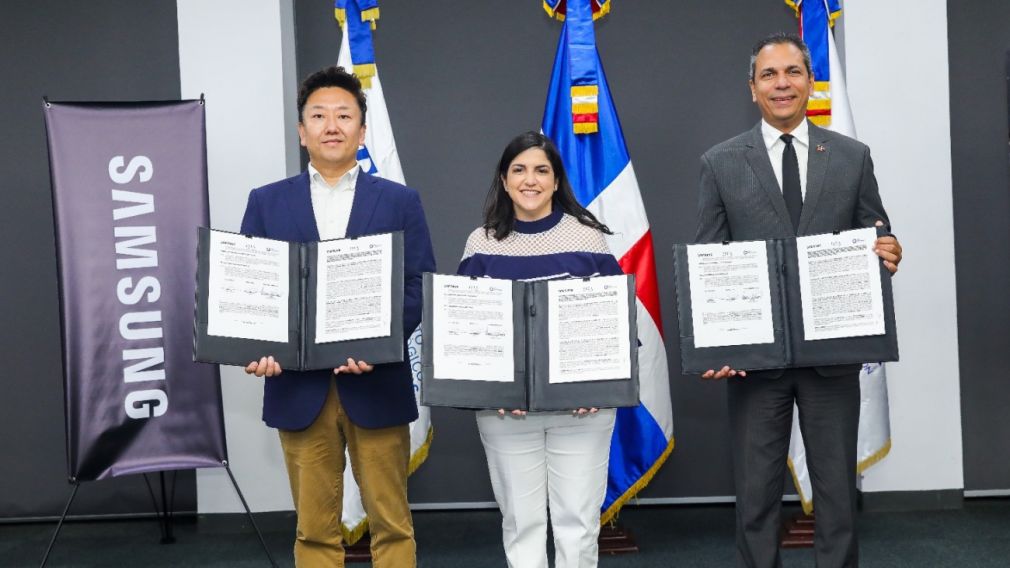 El acuerdo fue firmado por Won Choi, director general de Samsung Latinoamérica, Biviana Riveiro Disla, directora ejecutiva de ProDominicana y Omar Méndez, director del ITLA.