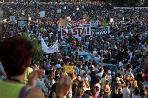 Las duras medidas de austeridad impuestas por organismos financieros han sido rechazadas en masivas protestas. 