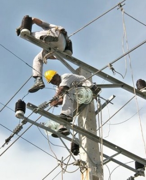 Buscan mejorar las redes eléctricas en Pedernales 