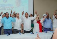 Las 223 personas del sector magisterial se juramentaron en apoyo al alcalde Roquelito García y al Presidente Luis Abinader.