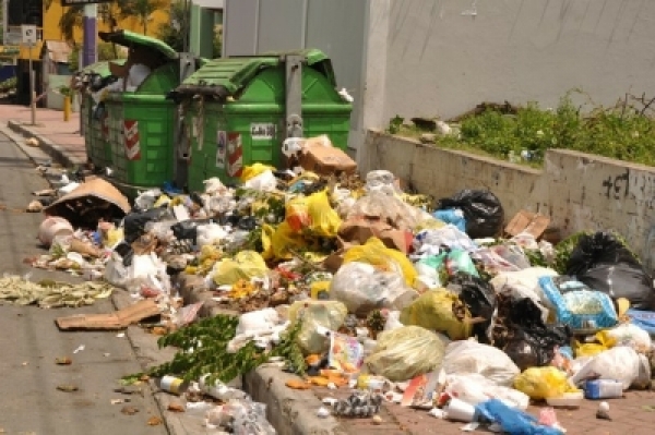 El municipio de Santiago, arropado por la basura