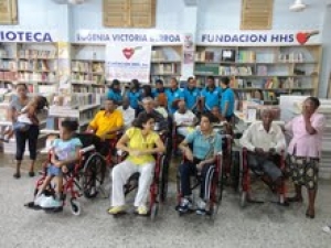 discapacitado reciben sillas de ruedas