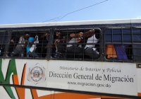 En condiciones de hacinamiento fueron repatriadas las personas a Haití. 
