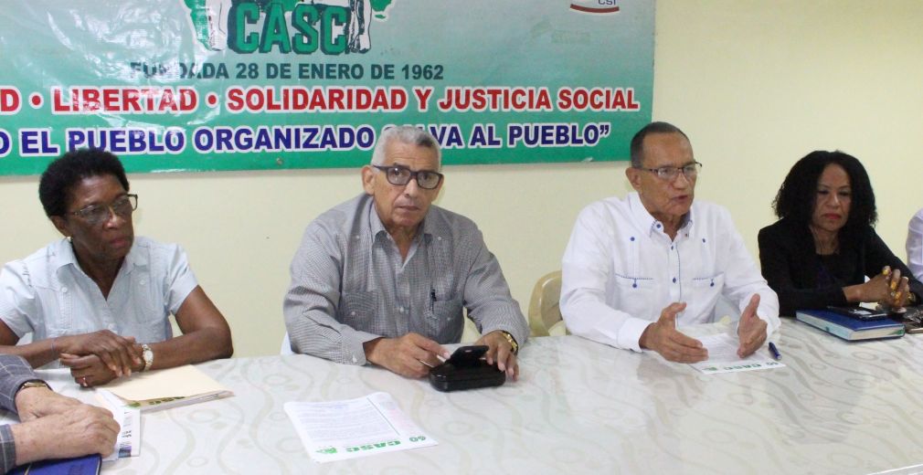 Los sindicalistas llaman al presidente Luis Abinader a que intervenga para evitar que la población continúe siendo afectada por este conflicto.