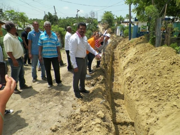 Alcaldía Los Alcarrizos construye acueducto en Villa Progreso Segundo: 