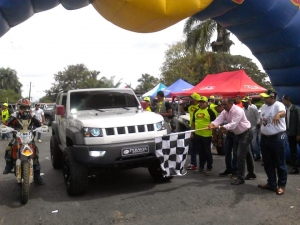 Más de 400 vehiculos participan en rally en San Cristóbal:  