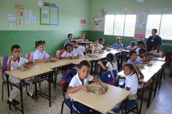Suspenden almuerzo en escuelas de Moca 