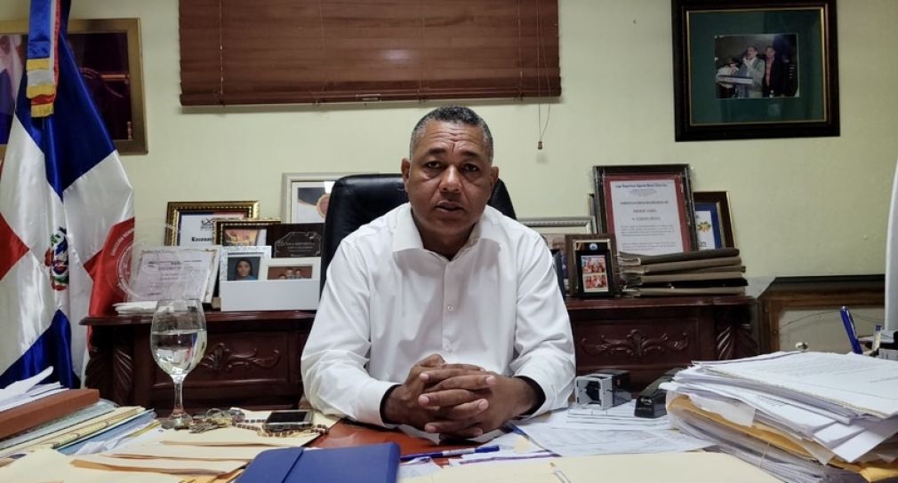 El alcalde de Boca Chica solicitó la intervención del Presidente Luis Abinader ante las amenazas de desalojo a 15 mil familias.