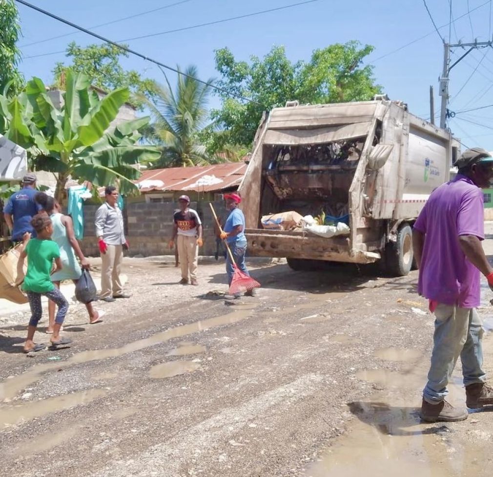 Ayuntamiento de Quita Sueño realiza jornada de limpieza de diversas comunidades.