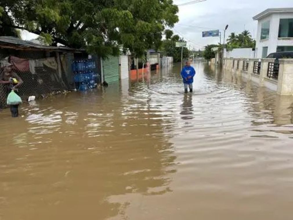 Más del 60 por ciento del casco urbano resultó inundado el día de ayer por los torrenciales aguaceros que se registraron. Foto Rafael Santos.