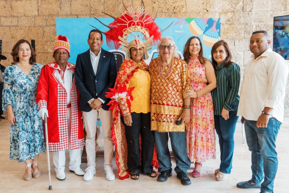 Los organizadores del evento durante el encuentro para el anuncio.