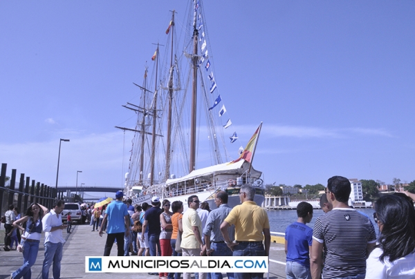 Cientos de dominicanos se dieron cita a conocer el maravillos buque español Juan Sebastián Elcano, quien estuvo por varios días en puerto Sans Soucí de Santo Domingo, en las aguas del Río Ozama.