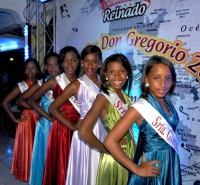 Seis candidatas compiten por reinado en Don Gregorio, Baní