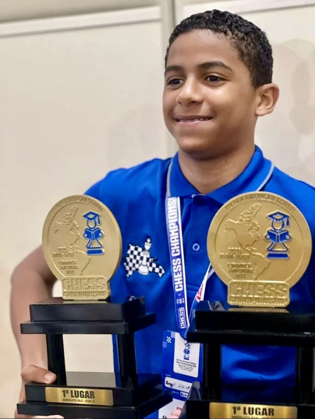 Con estas dos (2) medallas de ORO una vez más Ángel Lara Santos sube al Pódium y pone a entonar el Himno de la República Dominicana en tierras extranjeras.
