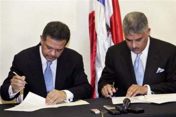 Leonel Fernández y Miguel Vargas firmaron un acuerdo político.