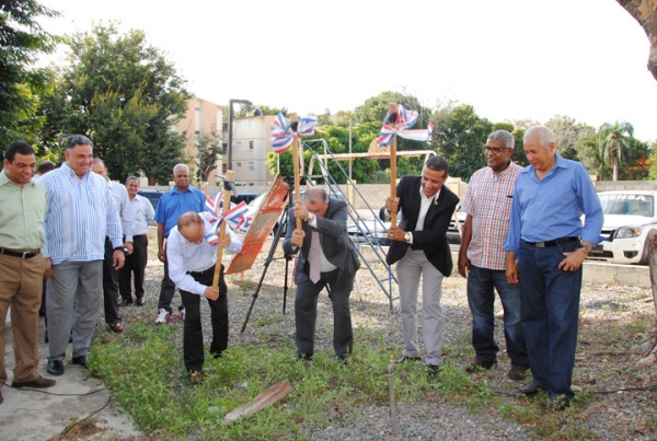 Alcalde de Santiago da primer picazo remodelación local del Colegio Dominicano de Periodistas