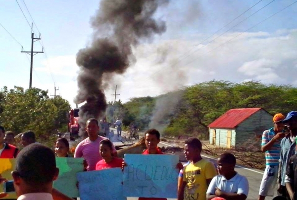 Municipio Mella en huelga reclaman calles y acueducto 
