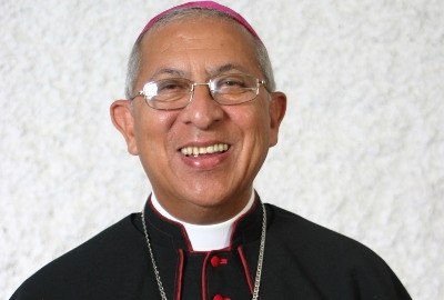 Arzobispo de Santiago respalda reglamento de Ley 169-14