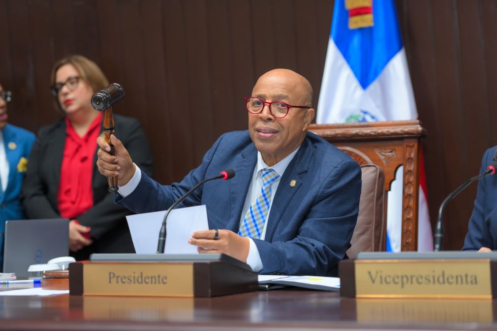 Alfredo Pacheco dirige sesión de la Cámara Baja este miércoles.