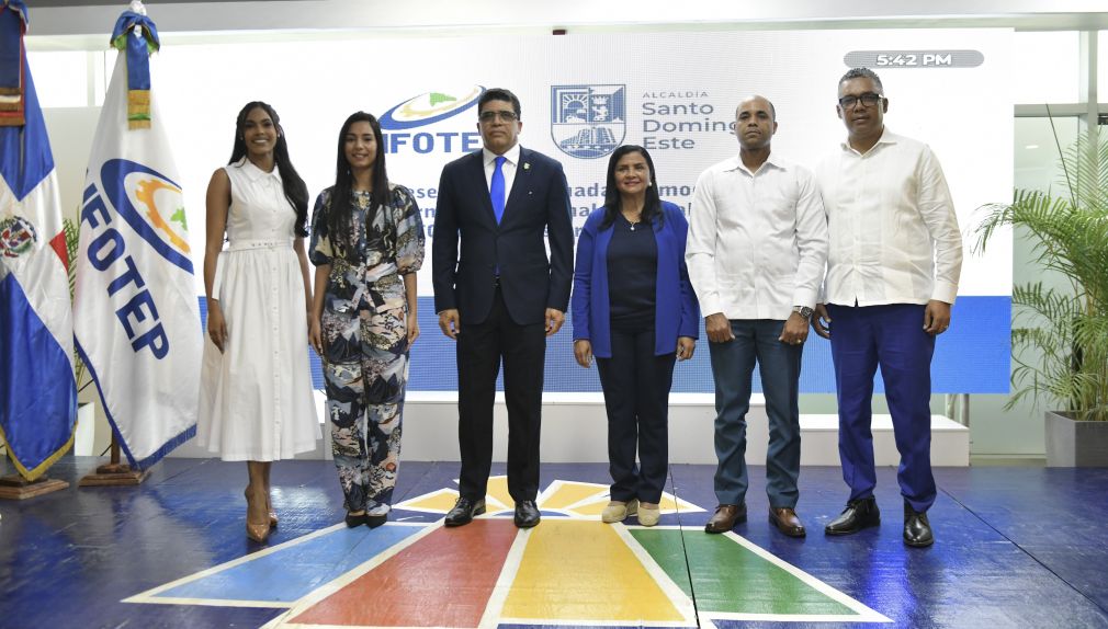 El encuentro estuvo encabezado por el alcalde de Santo Domingo Este, Dío Astacio; el director de Desarrollo Comunitario del ASDE, José Antonio de la Cruz (Fory); y el subdirector Regional Oriental del Infotep, Henry Sánchez, en representación de la directora Regional Oriental, Iris Hurtado.
