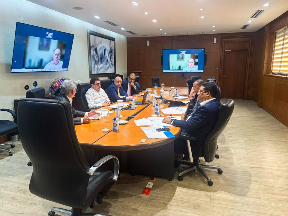  La comisión aprobó el pago de deudas a contratistas del Estado.
