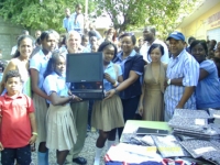 Ayuntamiento entrega 32 computadoras en la escuela básica de barrio Blanco