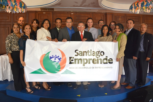 Parte de los miembros de las instituciones convocantes a Santiago Emprende.