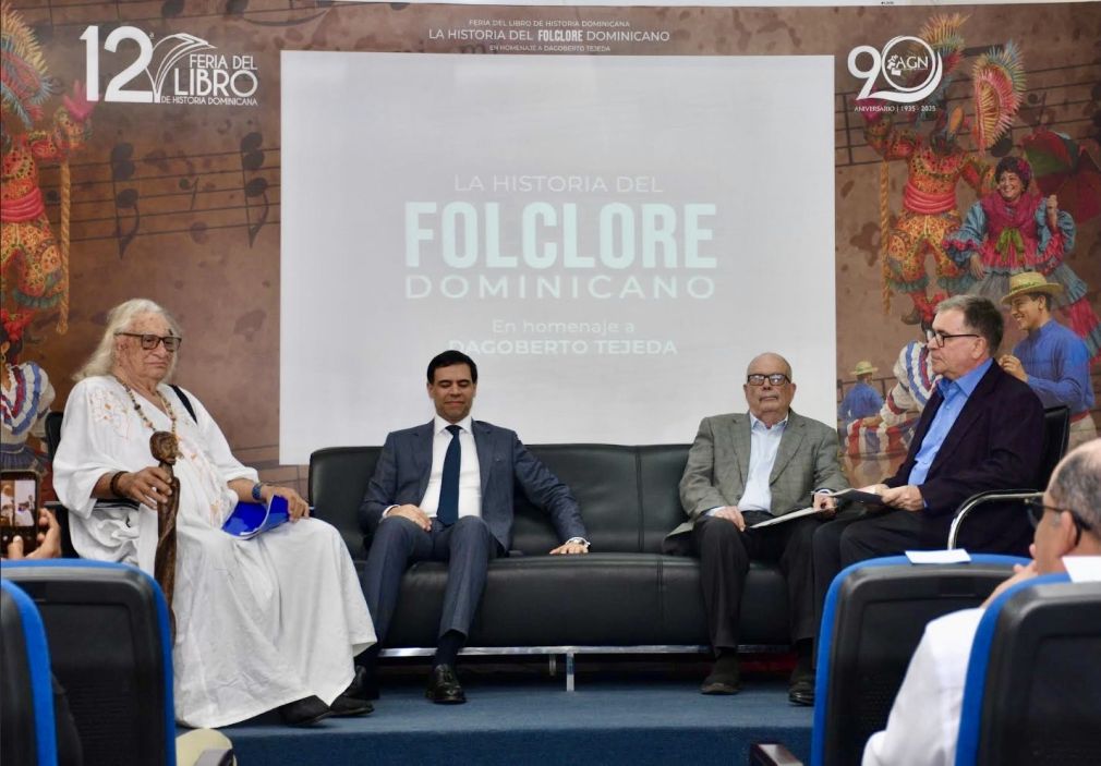 El acto inaugural fue encabezado por el director general del AGN, Roberto Cassá, y el ministro de Cultura, Roberto Salcedo.
