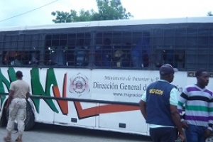 Red denuncia repatriación de 63 ilegales haitianos sin avisar a su país
