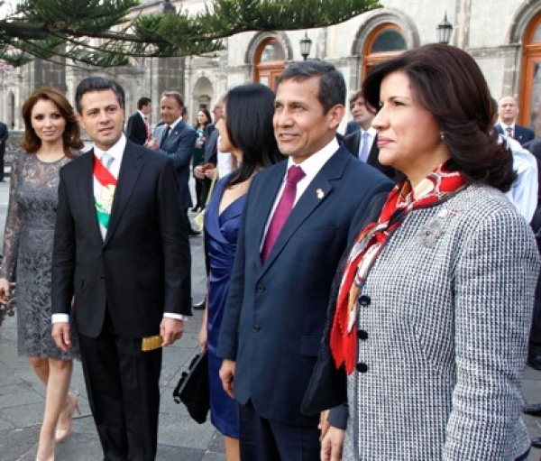 La vicepresidanta durante toma de posesión del presidente de México.