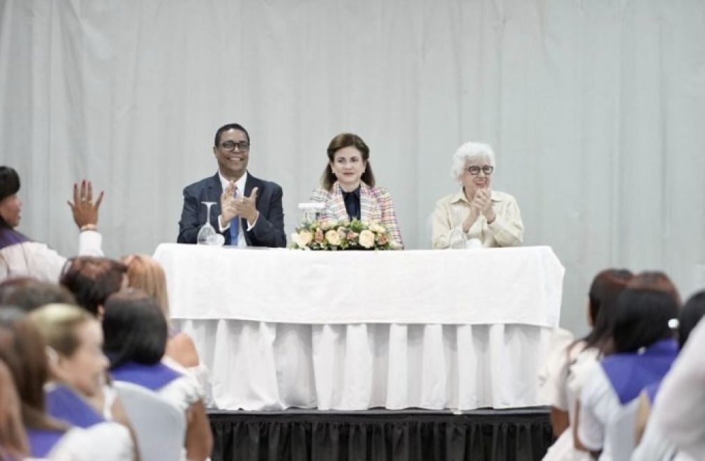 Durante el acto de graduación se hicieron reconocimientos especiales a todas las facilitadoras de los diferentes módulos del diplomado.