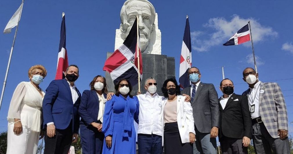 El acto fue realizado donde reposa el busto más grande del país construido en honor a Duarte.