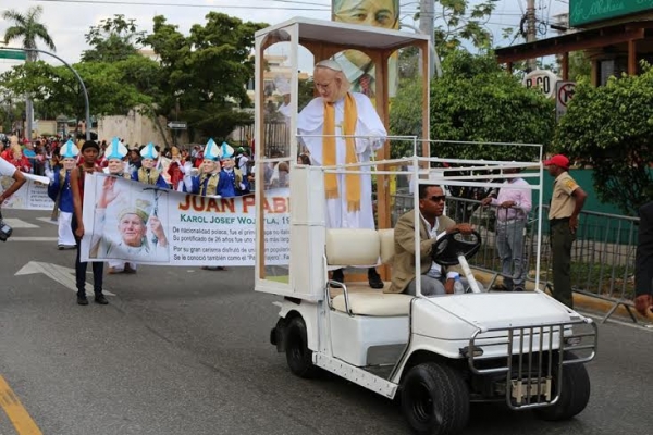 El vaticano de Cristo Rey en el carnaval Dominicano 