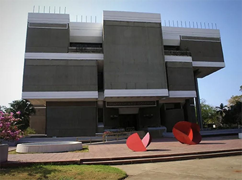 Fachada del Museo de Arte Moderno en la Plaza de la Cultura Juan Pablo Duarte en Santo Domingo, República Dominicana.