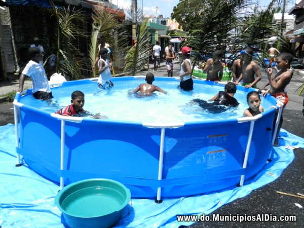 En la Semana Santa anterior proliferaron las piscinas móbiles sin tomar en cuenta la escases de agua del día a día.