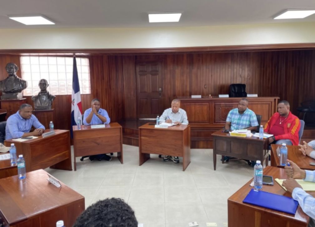 Técnicos del CEPAE presentaron un Plan de Ordenamiento Territorial al alcalde Nelson De la Rosa y a los regidores de San Cristóbal.