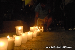 Vecinos del Ensanche La Paz se sumaron a la protesta exigiendo justicia por la muerte de tres hermanos por una yipeta.