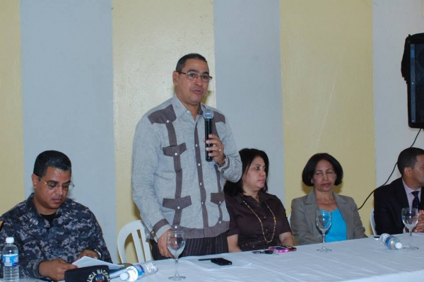 Procurador de La Vega dice serrará colmadones donde hayan menores