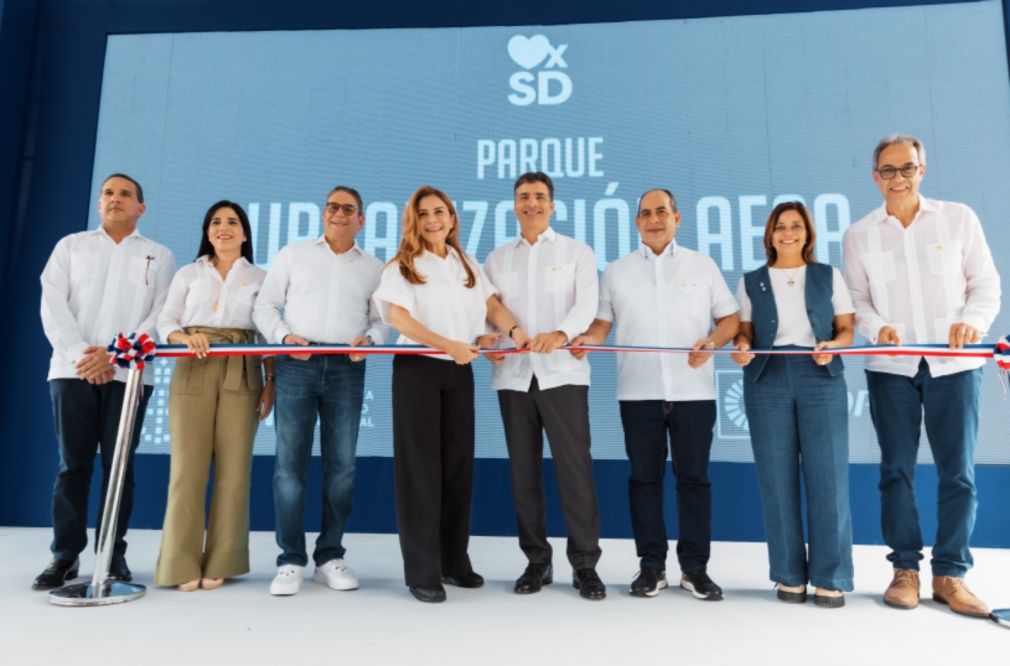 El renovado espacio tiene vista al mar y cuenta con murales de Marileidy Paulino y Francisco García.