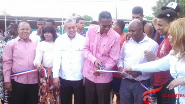 Oficina Presidencial para el desarrollo provincial entrega estadio en Azua: 