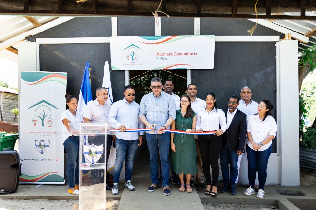 Fedomu, Famsi y Ayuntamiento de El Pino inauguraron la primera abonera comunitaria.
