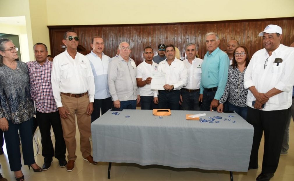 El ministro de Agricultura, Limber Cruz, dijo que este programa se inicia en San Juan de la Maguana y continuará próximamente en todo el país.