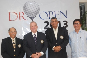 Desde la izquierda, los ejecutivos de Fedogolf Rafael Canario, Juan Cohén, Rafel Villalona y Robert Guerra. 