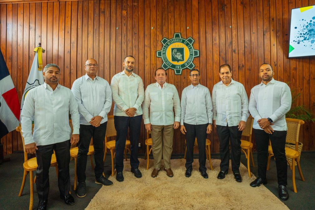 Adepe inicia celebración de sus 50 años impulsando el desarrollo de Espaillat junto al gobierno.