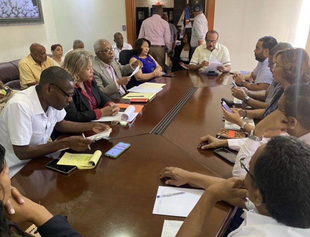 El alcalde José Montás encabezó una reunión con la dirección de Obras Públicas Municipales.