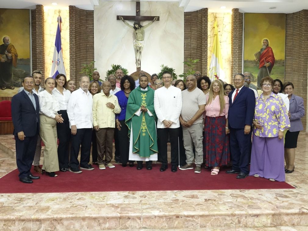 La eucaristía fue oficiada por el sacerdote Ronal De La Cruz Sánchez en la Parroquia Evangelizadora Mediática San Antonio de Padua.