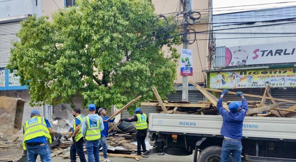 La Asociación de Buhoneros de la av. París, la Asociación Paseo Comercial Duarte y la Asociación de Buhoneros de la Calle París y Zonas Aledañas valoran los operativos.