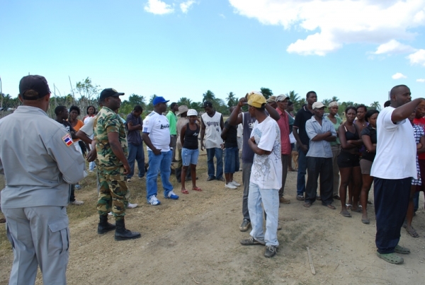 Habitantes protestando por abuso de la CDE 
