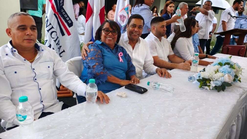 Liga Municipal y Gobernación de Barahona inauguran obra.